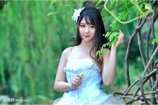 JinXue sip sip lip blue elder sister, you see, it is agreed that I will accompany you, and you will enlighten me as a result.
